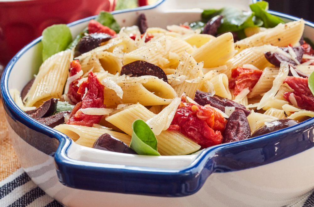 PENNE RIGATE SALAD WITH TOMATO, ARUGULA AND OLIVES