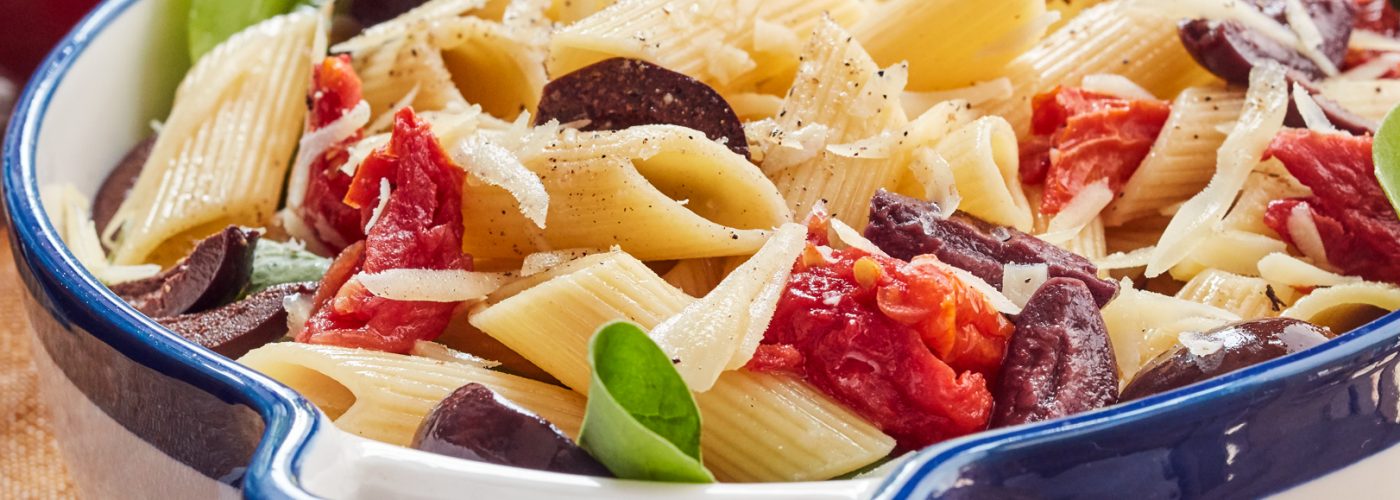 PENNE RIGATE SALAD WITH TOMATO, ARUGULA AND OLIVES